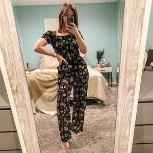 Floral off-shoulder Jump Suit!